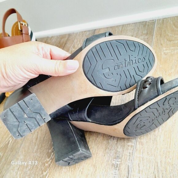 Earthies Asolas Black Cutout Hammered Leather Comfort Block Heels Sandals sz:8.5 - Picture 7 of 7